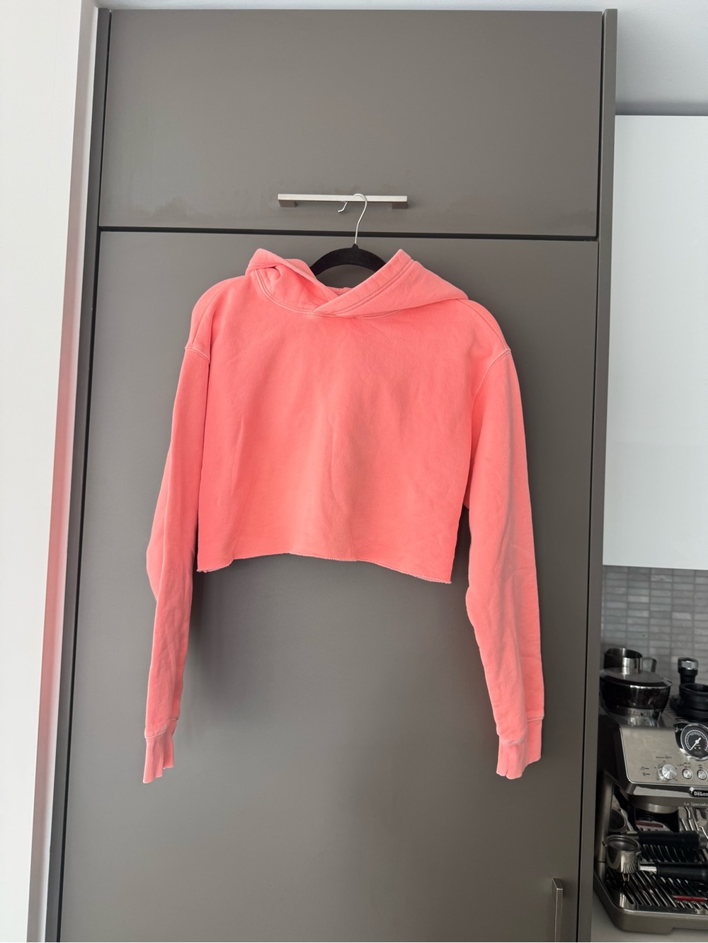 Aritzia TNA Coral Cropped Hoodie Sweatshirt Size M Neon Pink Hoodie